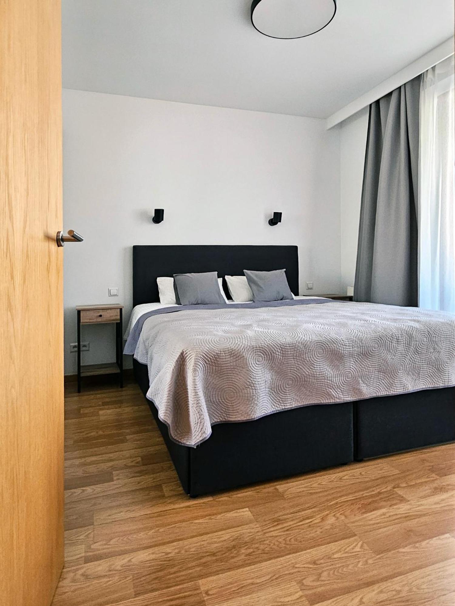 Old Town Plaza Apartment Краків Екстер'єр фото